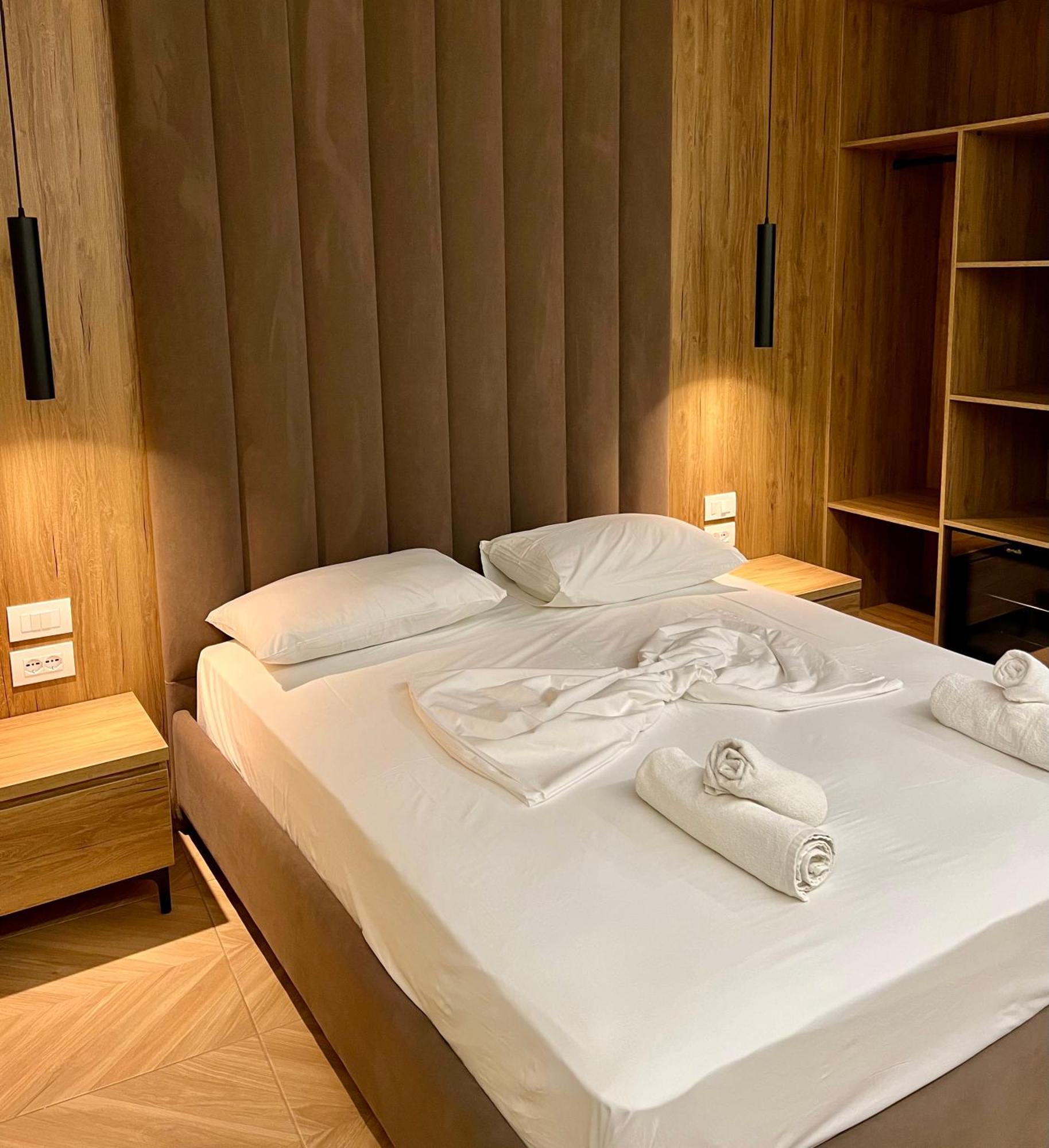 Karos Hotel Llaman Himare Ngoại thất bức ảnh